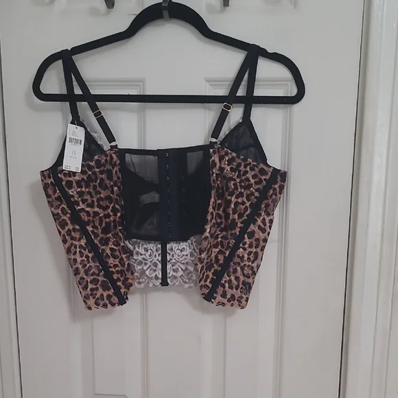 Anthropologie Animal Print Top with Black Details - Picture 3 of 7